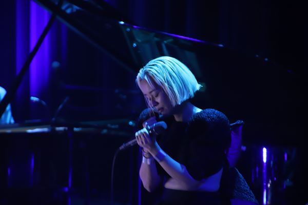 川本真琴『Billboard Tour「密会」』完走　ゲスト出演の池間由布子とデュエットも