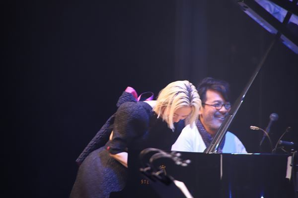 川本真琴『Billboard Tour「密会」』完走　ゲスト出演の池間由布子とデュエットも