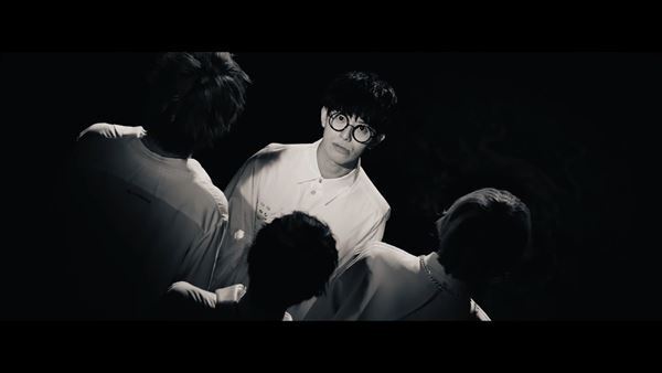 BLUE ENCOUNT、ダンサーが怪しく舞い踊る史上最もシリアスな「囮囚」MV公開