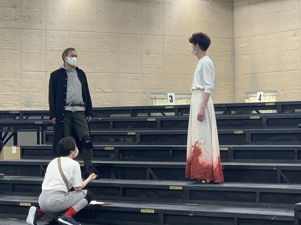 将軍・渡辺謙とインカ王・宮沢氷魚が対決　 5月15日よりPARCO劇場にて開幕の舞台『ピサロ』稽古場レポート＆写真到着