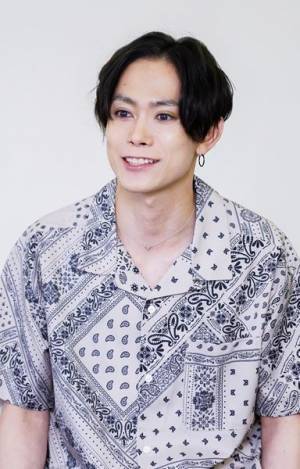 『三人吉三』がハードボイルド現代劇に！ KAAT『湊横濱荒狗挽歌』シライケイタ×玉城裕規インタビュー