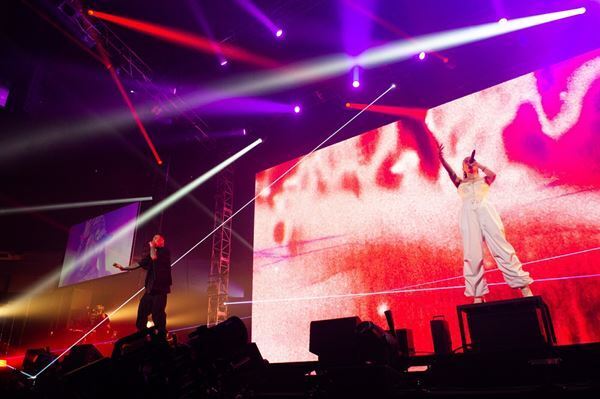 Awich、愛娘や盟友が駆けつけた初の武道館公演オフィシャルレポート「みんなにもっと大きな景色を見せるから」