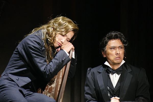 悪魔と契約した天才ヴァイオリニストの運命は？　ミュージカル『CROSS ROAD』ついに開幕　中川晃教、水江建太らが躍動