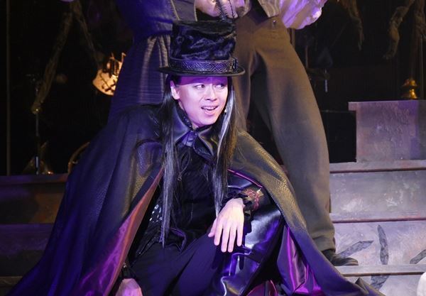 悪魔と契約した天才ヴァイオリニストの運命は？　ミュージカル『CROSS ROAD』ついに開幕　中川晃教、水江建太らが躍動