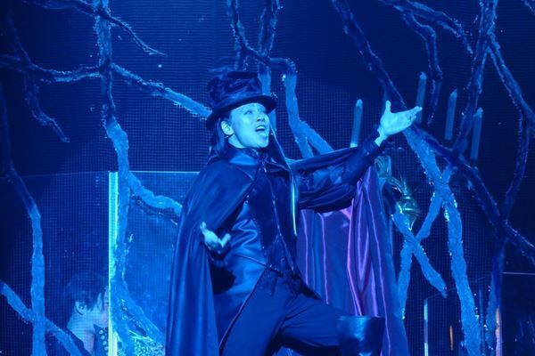 悪魔と契約した天才ヴァイオリニストの運命は？　ミュージカル『CROSS ROAD』ついに開幕　中川晃教、水江建太らが躍動