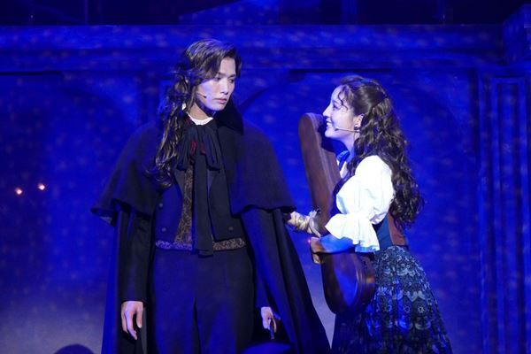 悪魔と契約した天才ヴァイオリニストの運命は？　ミュージカル『CROSS ROAD』ついに開幕　中川晃教、水江建太らが躍動