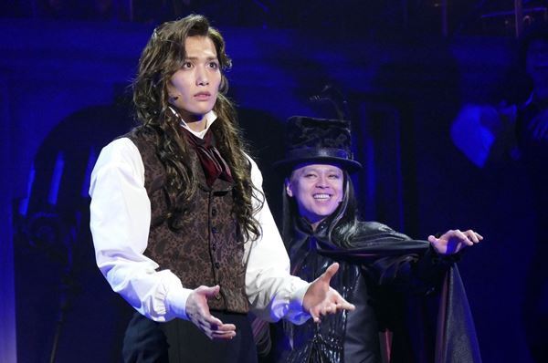 悪魔と契約した天才ヴァイオリニストの運命は？　ミュージカル『CROSS ROAD』ついに開幕　中川晃教、水江建太らが躍動