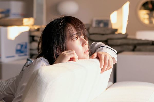 岩田剛典、ワイングラス回しに挑戦　『空に住む』Blu-ray豪華版収録のメイキング映像一部独占公開