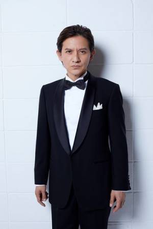 岡本健一＆成河による二人芝居『建築家とアッシリア皇帝』ビジュアル＆コメント公開