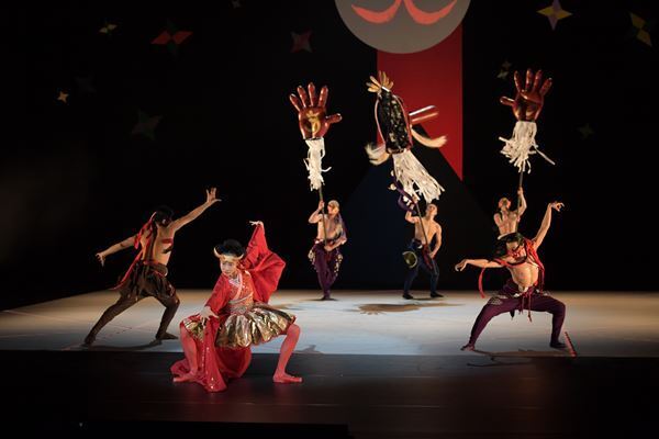 森山開次『新版・NINJA』開幕「真剣に遊ぶ、命がけで遊ぶ、ということを伝えたかった」