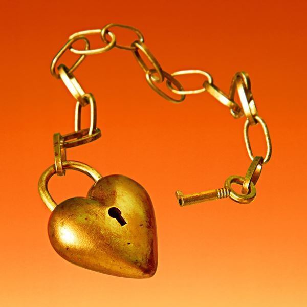 あいみょん、一人泣きながら焼肉を食べる「初恋が泣いている」MV公開