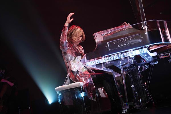 YOSHIKI、3年ぶりのディナーショー全20公演完走「みんなの心の声がずっと聞こえてた」