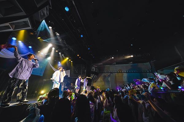 OverTone、全国ツアー『This is OverTone』完遂　新たなツアー＆各会場限定の新曲CD発売が決定【レポート】