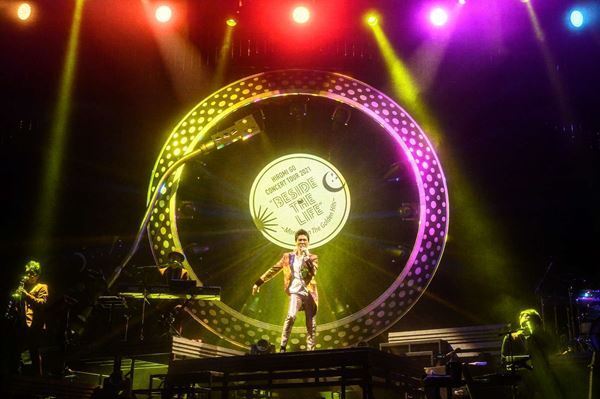 郷ひろみ、66歳誕生日をファンと祝福