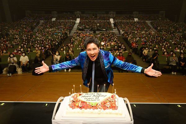 郷ひろみ、66歳誕生日をファンと祝福