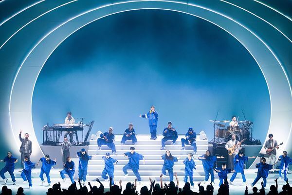 AI、全国33公演を回るツアーがスタート　クイーンのカバーも初披露【レポート】