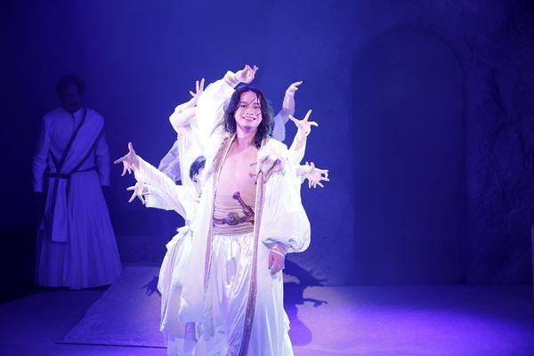 中山優馬主演、エン＊ゲキシリーズ最新作『砂の城』開幕　初日取材会より舞台写真＆コメントが到着