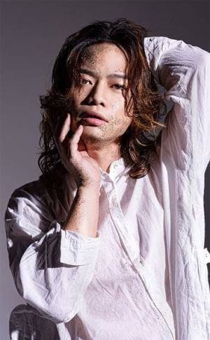 中山優馬主演、エン＊ゲキシリーズ最新作『砂の城』開幕　初日取材会より舞台写真＆コメントが到着