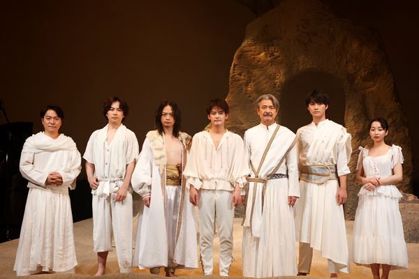 中山優馬主演、エン＊ゲキシリーズ最新作『砂の城』開幕　初日取材会より舞台写真＆コメントが到着