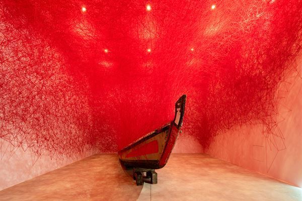 十和田市現代美術館で待望の日本初個展が開催中『劉建華（リュウ・ジェンホァ）　中空を注ぐ』