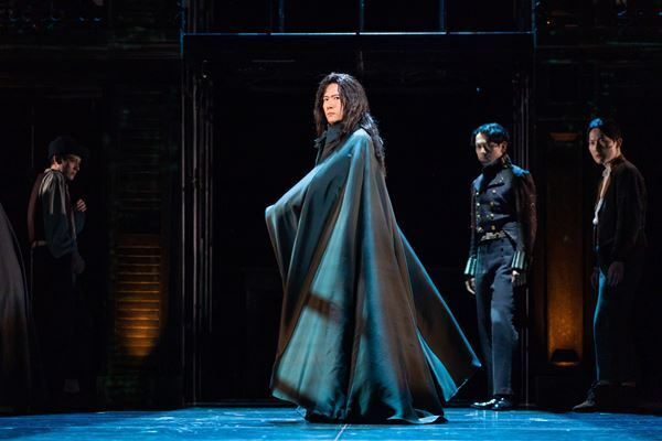 【観劇レポート】孤高の死刑執行人を稲垣吾郎が魅力的に演じきる 舞台『サンソン－ルイ16世の首を刎ねた男－』