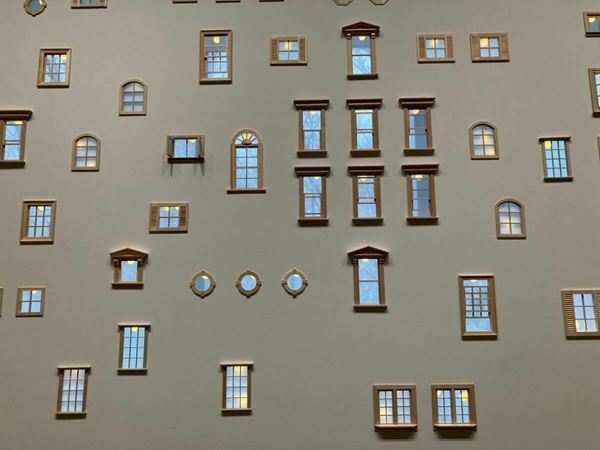 草間彌生、ヴォルフガング・ティルマンスの新収蔵品も初公開　『部屋のみる夢』展、ポーラ美術館で開催中