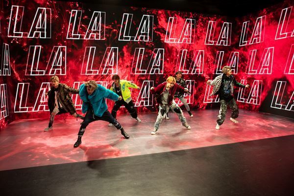 ONE N' ONLY、前進する強い気持ちを歌う「YOUNG BLOOD」を「blackboard」でパフォーマンス