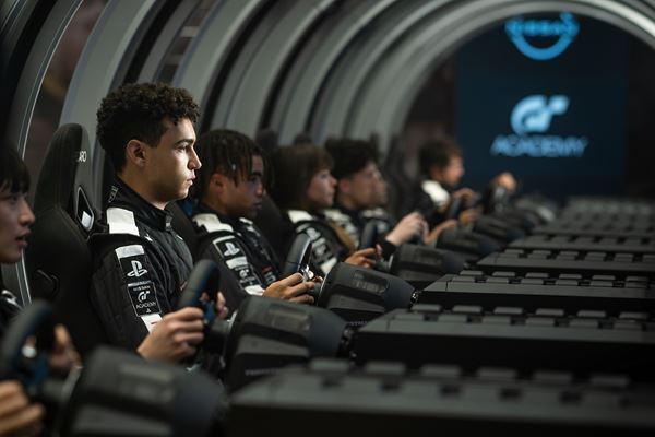 【おとなの映画ガイド】ゲーマーがプロのレーサーに！ 夢のような、でも実話の映画化──『グランツーリスモ』