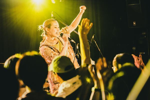 ゆいにしお「体育会系のセットリストでいきます」ツーマンツアーファイナルレポート到着