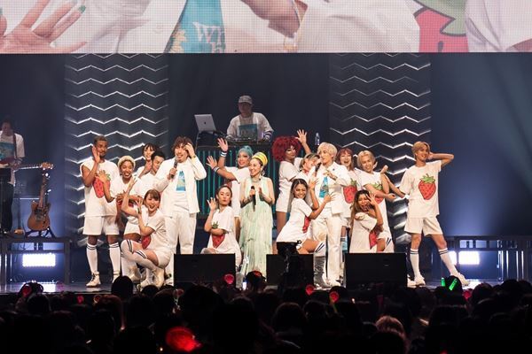 EXIT、お笑いとのハイブリットな演出で沸かせた初のワンマンライブにMISIAが登場