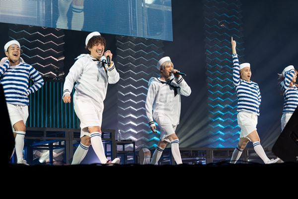 EXIT、お笑いとのハイブリットな演出で沸かせた初のワンマンライブにMISIAが登場