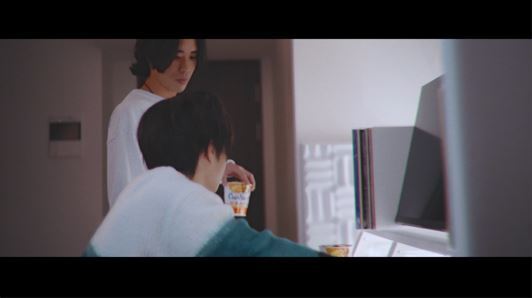 神はサイコロを振らない、新曲「夜間飛行」が新プロジェクトのコラボソングに　女優・川床明日香と共演したMVも公開