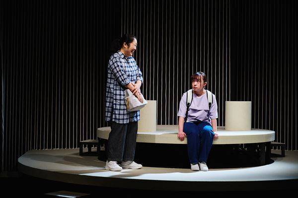 iaku『あつい胸さわぎ』開幕、舞台写真＆横山拓也コメント到着「人の優しさや、応援の気持ちに触れていただければ」