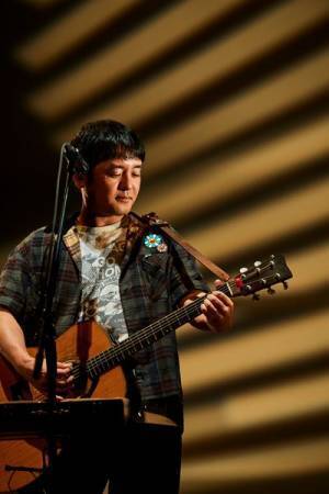 ゆず、オンラインツアーDAY4で12年ぶり神奈川県民ホールに“帰還”　村上隆氏の「お花」演出も再び