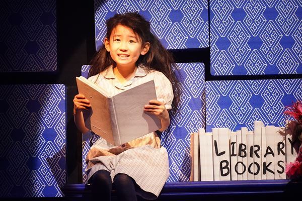 マチルダ役を務める4人の子役が奮闘　ミュージカル『マチルダ』プレビュー公演が開幕