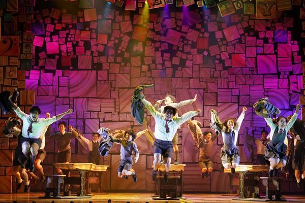 マチルダ役を務める4人の子役が奮闘　ミュージカル『マチルダ』プレビュー公演が開幕