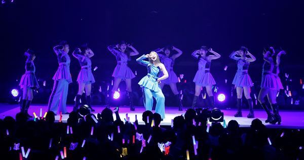 アンジュルム、初の横浜アリーナ単独公演で竹内朱莉が卒業「またステージに戻ってきます！」【レポート】