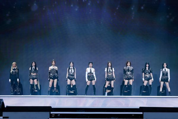 TWICE、5度目のワールドツアー日本公演が大阪で開幕