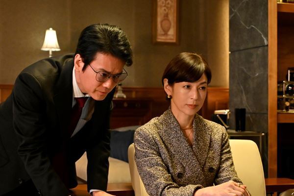 『愛という名のもとに』以来31年ぶりの共演！　唐沢寿明と鈴木保奈美がフィクサー＆ヤメ検弁護士として共闘！