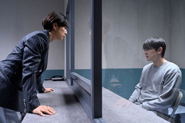 『愛という名のもとに』以来31年ぶりの共演！　唐沢寿明と鈴木保奈美がフィクサー＆ヤメ検弁護士として共闘！