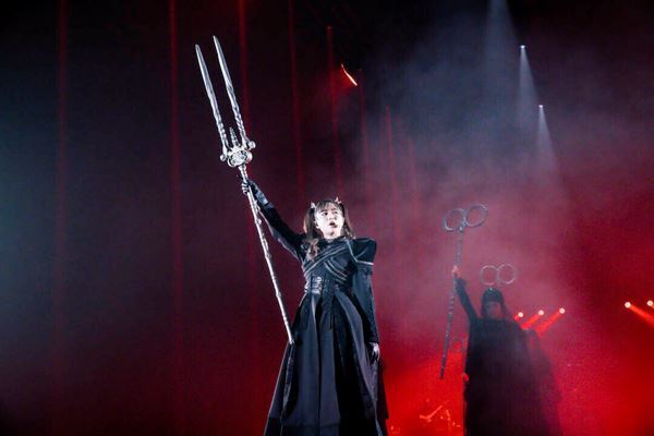 BABYMETAL、封印を解いた幕張メッセ2DAYSオフィシャルレポ　新たに『BABYMETAL BEGINS』開催発表