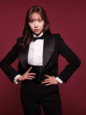 新内眞衣「強烈な“愛”をたっぷり浴びてください」 50周年『熱海殺人事件』で三度目の「水野」に挑む！