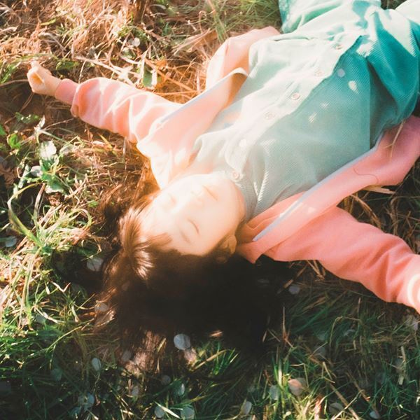 にしな、新曲「春一番」本日配信リリース　ライブハウスツアー『クランベリージャムをかけて』追加公演を発表