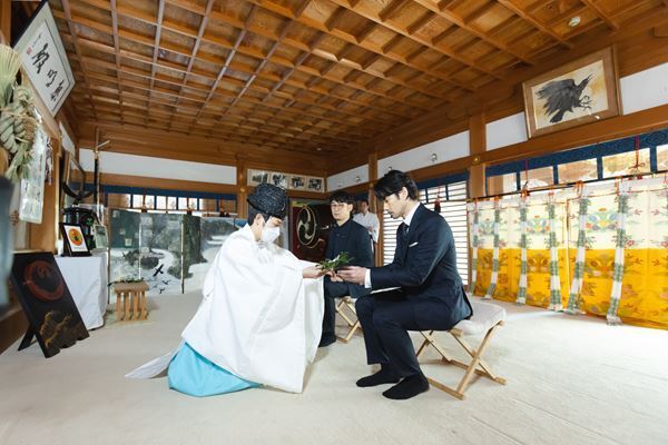 竹野内豊「少しでもみんなが心に希望を持てるように」 映画『イチケイのカラス』ヒット祈願イベントを世界遺産で開催