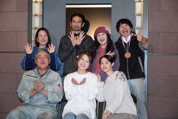 さとうほなみらが体現する、葛藤を抱えた家族の物語　□字ック新作公演『剥愛』開幕