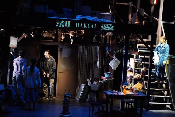 さとうほなみらが体現する、葛藤を抱えた家族の物語　□字ック新作公演『剥愛』開幕