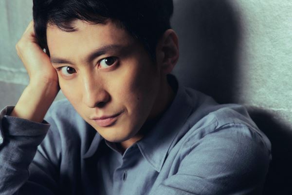 岡本健一×成河対談 語り出したら止まらない！　【後編】劇場は“自分らしく”から解き放たれる自由な場所「メチャクチャになる僕らを覗きにきて」