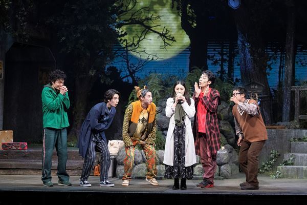 三谷幸喜幻のホラーコメディ『VAMP SHOW ヴァンプショウ』開幕　岡山天音、戸塚純貴ら出演者コメント＆舞台写真公開