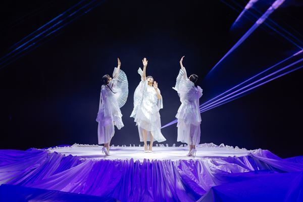 Perfume、4年ぶりの全国ツアー閉幕　プロのカメラマンによるオリジナルアフターパンフレット発売決定