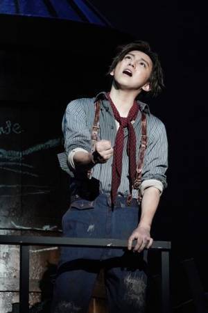 鬱屈しがちな今だから観たい、心が弾む要素に満ちた舞台 京本大我主演ミュージカル『ニュージーズ』開幕